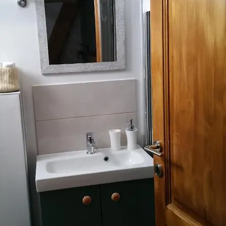 Magdalene's House אורחן 2*